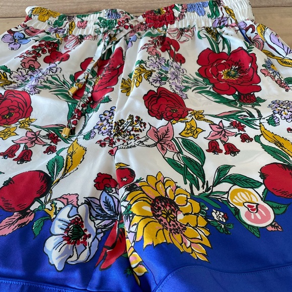 Cara Cara Shorts Sample - Picture 1 of 8